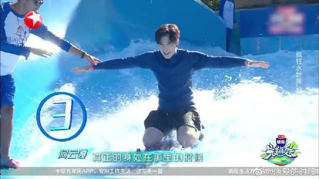 豆娃踢足球