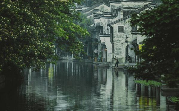如果一个男人总是纠缠着一个女人 至死也不肯放手是为什么？游戏画面